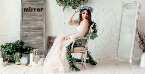 نعكس أنوثتك بسحر لا يقاوم وجمال يأسر الحواس، لتتميّزي بحضور لا يُنسى.